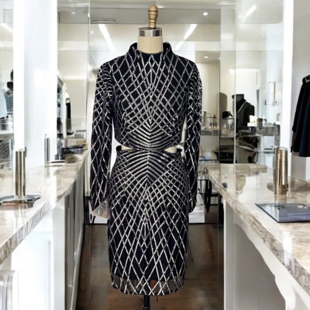 Chic Black and White Patterned Long Sleeve Dress